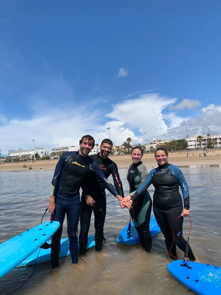 Cours de surf en famille à Essaouira — Elite School